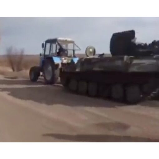 COBI Ukrainian Farmer and Tank Set